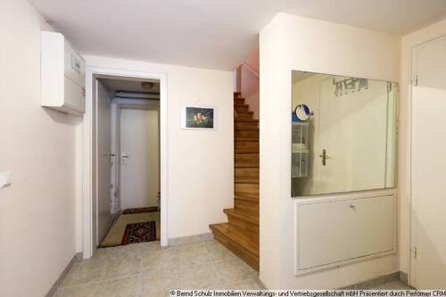 27 Souterrain mit zweitem Eingang - 