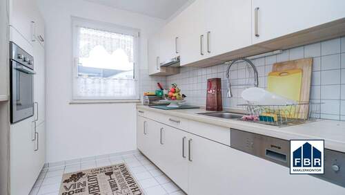 Küche mit Einbauküche - 