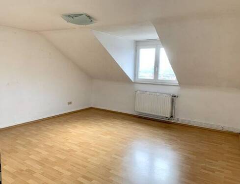 Zimmer 1 - Röpke + Partner Immobilien: Kleine, gemütliche 4-Zimmer-Dachgeschosswohnung ohne Balkon in angenehmer Nordstadtlage!