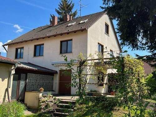 Terrasse und Gartenseite - Geräumiges EFH in Eibach zu vermieten