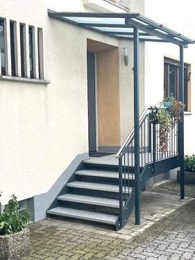 Neuer Hauszugang mit Überdachung - 