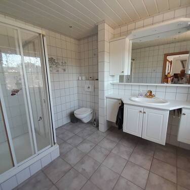 G-WC im EG mit Dusche - 