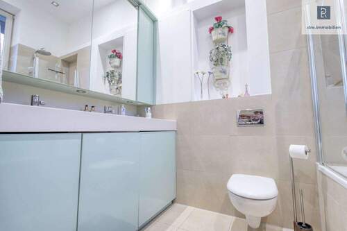 Badezimmer mit Wanne - 