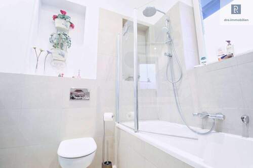 Badezimmer mit Wanne - 