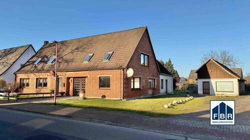 Das Ensemble - 9 Zimmer Mehrfamilienhaus, Wohnhaus zum Kaufen in Plate / Peckatel