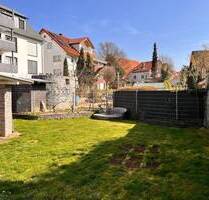 + Einfamilienhaus (DH) mit großem Garten - PKW-Stellplatz - überdachte Terrasse & Balkon + - Leutenbach