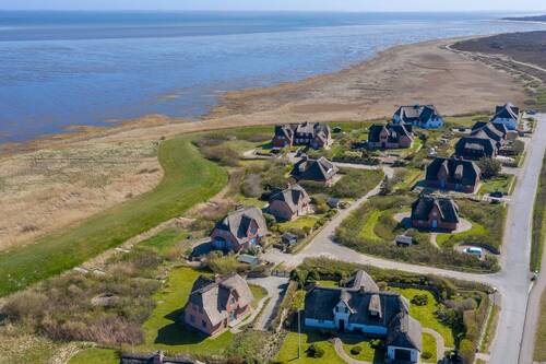 Bild 1 - Seltenes Juwel mit Blick auf das Rantumer Wattenmeer - Schöne Doppelhaushälfte unter Reet