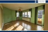 Wohnzimmer - Komfortable 3-Zimmer Wohnung mit 2 Balkonen und Garage im Rügländer Viertel