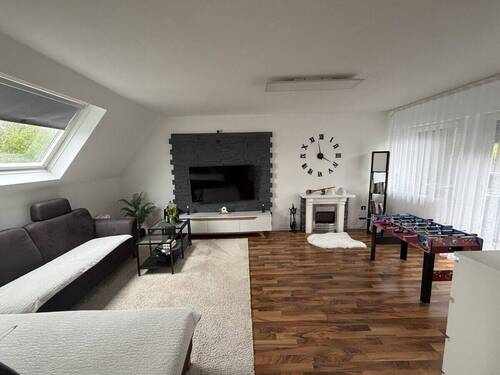 Wohnzimmer Wohnung DG - Viel Platz, viele Möglichkeiten - Mehrfamilienhaus mit Charme und Potenzial! Drei Wohneinheiten in ruhiger Lage