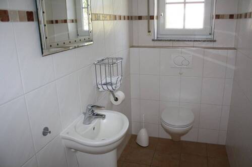 EG WC - 