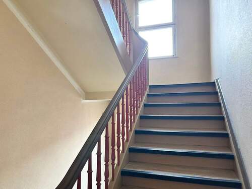Treppenhaus, kein Aufzug! - 2 Zimmer Etagenwohnung in Fürth