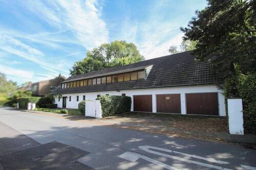 Straßenfront Altbestand - Grundstück in Düsseldorf zum Kaufen