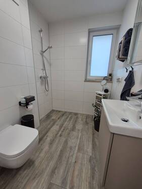 EG: Bad mit Dusche
- 
