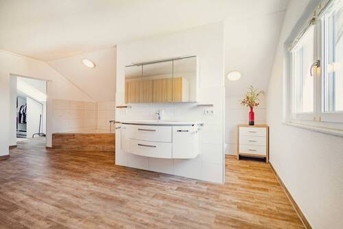 Im Dachgeschoss erwartet Sie... - 