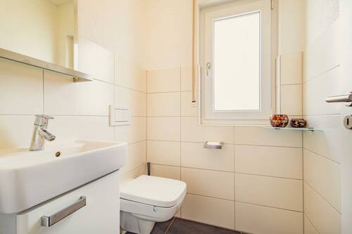 ...einem Gäste-WC... - 