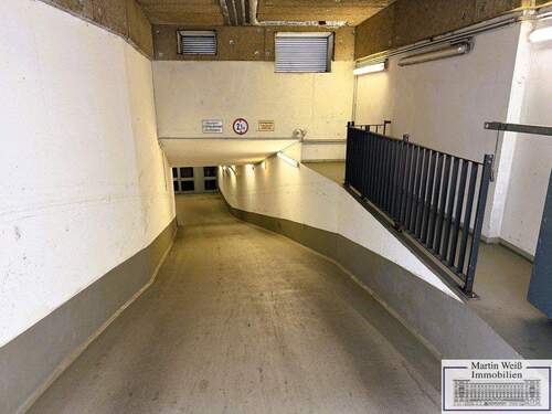 Ein- und Ausfahrtsrampe - Garage, Stellplatz zur Miete in München