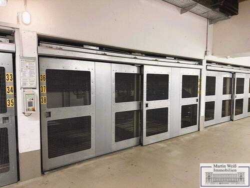 Blick in die Tiefgarage - Garage, Stellplatz in München zur Miete
