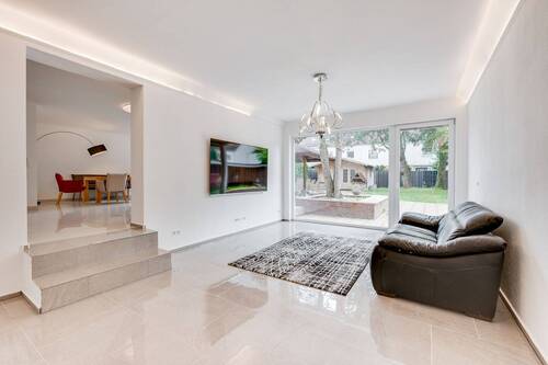 Wohnzimmer - 8 Zimmer Reihenendhaus in Taufkirchen