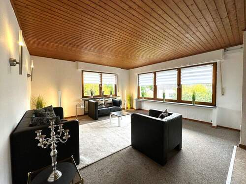 ... und viel Fensterfront für … - 