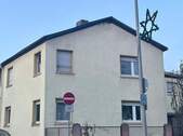 Hausansicht - Zweifamilienhaus zur Kernsanierung mit Ausbaureserve in Hattersheim