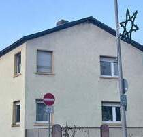 Zweifamilienhaus zur Kernsanierung mit Ausbaureserve in Hattersheim - Hattersheim am Main