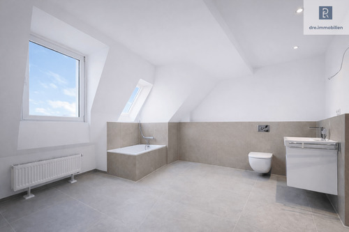 Badezimmer mit Badewanne - 