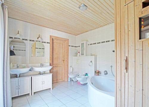 Badezimmer im Erdgeschoss - 