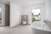 Bad mit offener Badewanne - 