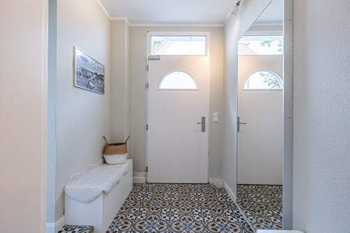 Haupteingang EG - 7 Zimmer Mehrfamilienhaus, Wohnhaus zum Kaufen in Gelting