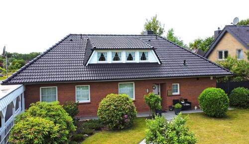 Hausansicht_oben_vorne - Exklusives Wohnhaus mit traumhaftem Grundstück in ruhiger und beliebter Lage von Sottrum zu verkaufen