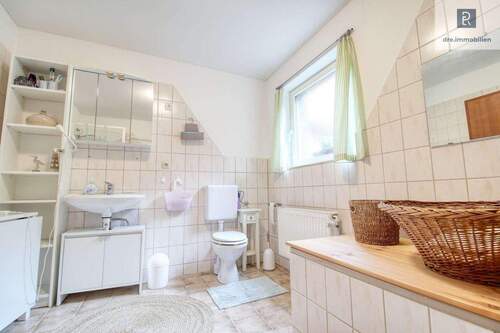 Helles Badezimmer in Einliegerwohnung - 