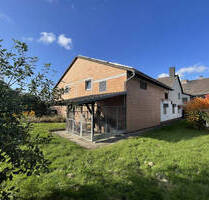 Vielfältig nutzbares Wohn- und Geschäftshaus in zentraler Lage von Breuna-Niederlistingen