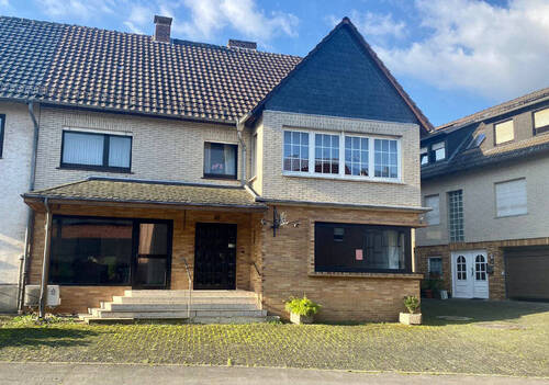 Bild2 - 7 Zimmer Mehrfamilienhaus, Wohnhaus zum Kaufen in Breuna