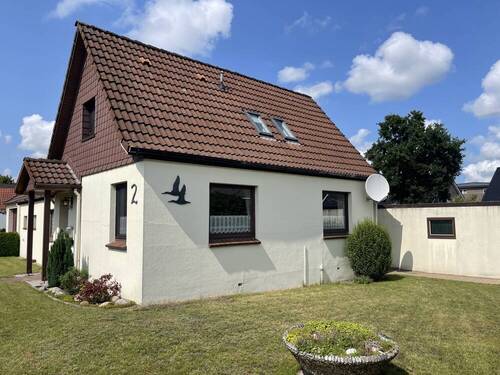 Vorgarten - 3 Zimmer Einfamilienhaus in Schortens