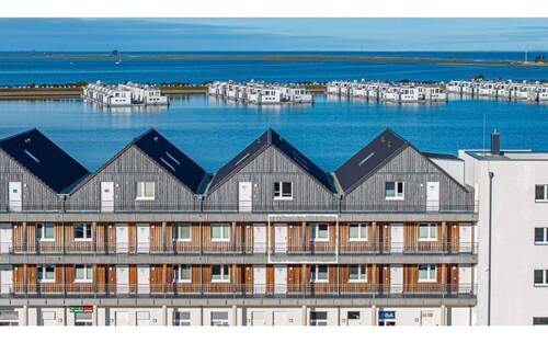 Komfortabel per Aufzug – mit maritimem Flair schon auf dem Weg zur Wohnung - 