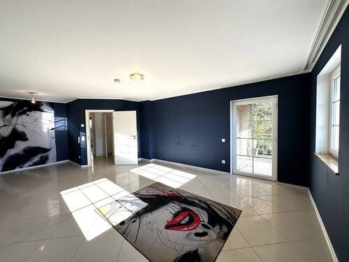 ... mit Zugang auf den Balkon - 