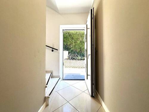 Der Eingangsbereich ... - Doppelhaushälfte mit 190,00 m&sup2; in Ockenfels zum Kaufen