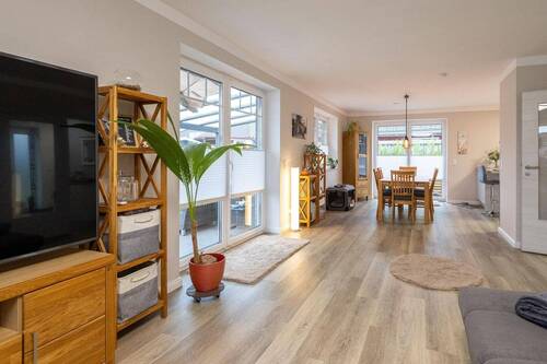 geräumiges Wohn-/Esszimmer - 