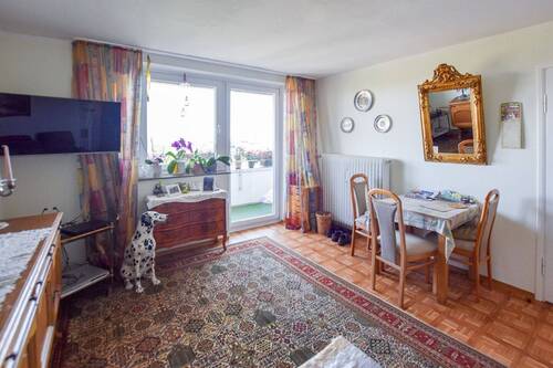 Wohnzimmer - 2 Zimmer Etagenwohnung in München