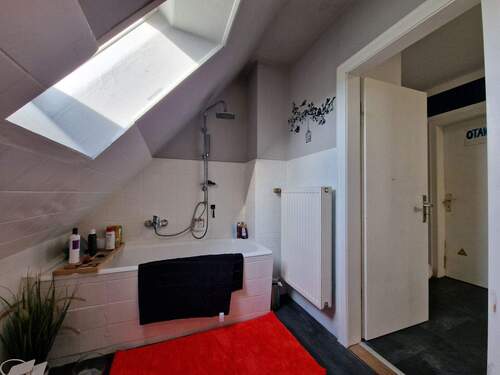 Dachgeschoss Badezimmer - 