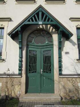 Haustür - Dachgeschosswohnung in Radebeul - Etagenwohnung mit 84,00 m&sup2; in Radebeul zum Kaufen