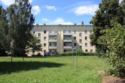 Hofansicht - Lichterhellte 2-Raum-Wohnung mit Blick ins Grüne