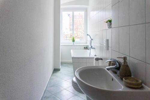 Bad Vergleichswohnung - 2 Zimmer Etagenwohnung in Chemnitz