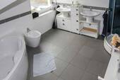 Badezimmer_1_OG - 8 Zimmer Einfamilienhaus in Braunschweig