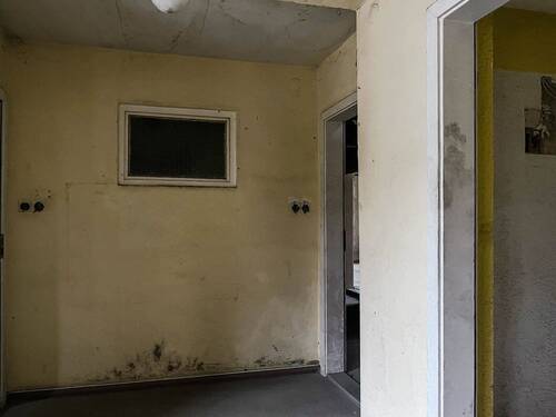 Eingänge 1. OG - Mehrfamilienhaus, Wohnhaus mit 670,00 m&sup2; in Greiz zum Kaufen