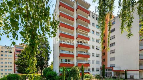 Außenansicht 2 - Renoviert und sofort bezugsfrei: 1,5-Zimmer-Etagenwohnung mit West-Loggia