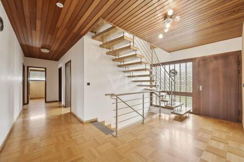 KI Ausstattungsbeispiel - 8 Zimmer Einfamilienhaus in Stein-Bockenheim