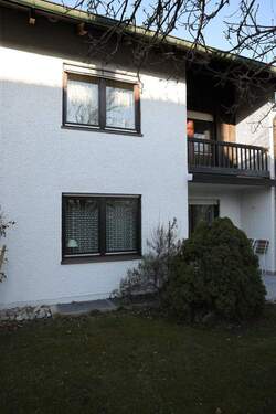 Straßenseite, Terrasse, Balkon - 