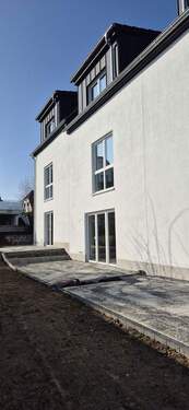 Terrasse mit Grünstreifen - 6 Zimmer Reihenmittelhaus zur Miete in Fuldatal