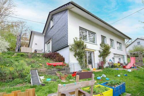 Garten - Gepflegtes Einfamilienhaus mit traumhaftem Ausblick in Siegen-Niederschelden
